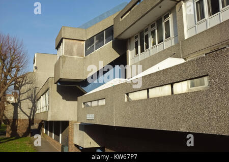 Offres et demandes de logement d'après-guerre, Thamesmead, près de Abbey Wood, au sud-est de Londres, Angleterre, Royaume-Uni, 18 Décembre 2017 Banque D'Images