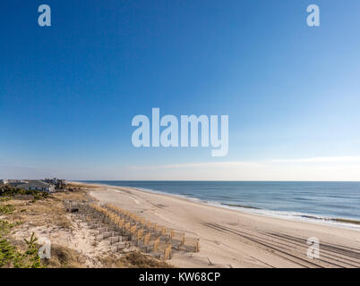 L'escrime sur la plage une plage de l'Atlantique dans les Hamptons Banque D'Images