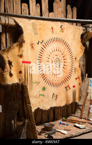 Peau de bison dans earth lodge, couteau River Indian Villages National Historic Site, Lewis et Clark National Historic Trail, Dakota du Nord Banque D'Images