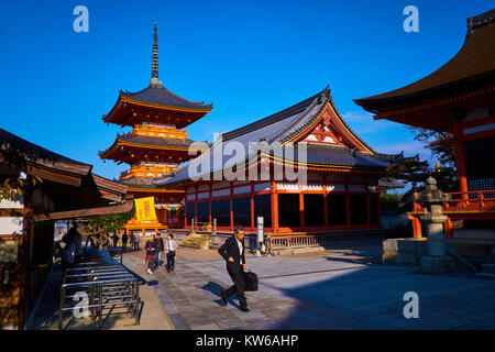 Le Japon, l'île de Honshu, région du Kansai, Kyoto, le temple Kiyomizu-dera, Site du patrimoine mondial de l'UNESCO Banque D'Images