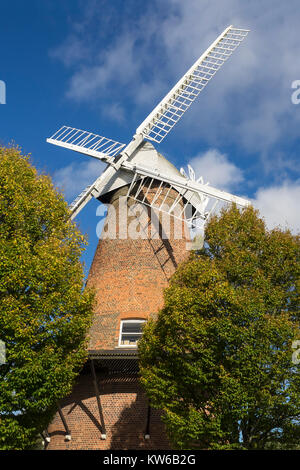 RAYLEIGH, ESSEX, Royaume-Uni - 27 OCTOBRE 2017 : vue extérieure du moulin à vent de Rayleigh - un bâtiment classé Grade 2 Banque D'Images