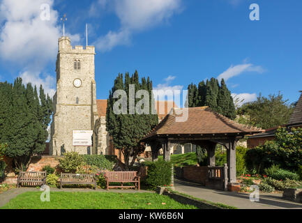 RAYLEIGH, ESSEX, Royaume-Uni - 27 OCTOBRE 2017 : vue extérieure de l'église paroissiale de la Sainte-Trinité Banque D'Images