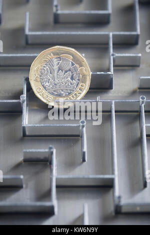 Pound coin dans un labyrinthe Banque D'Images