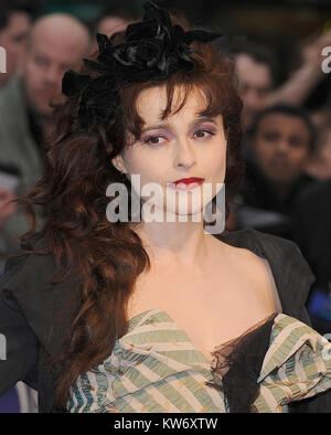 Londres, ANGLETERRE - 09 MAI : Tim Burton, Helena Bonham Carter assiste à l'Dark Shadows' European Film première mondiale à l'Empire Leicester Square le 9 mai 2012 à Londres, en Angleterre. People : Helena Bonham Carter Banque D'Images