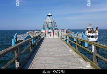 Cloche de plongée à la fin de la jetée de Sellin, l'île de Rügen, de Mecklembourg-Poméranie occidentale, de la mer Baltique, l'Allemagne, de l'Europe Banque D'Images