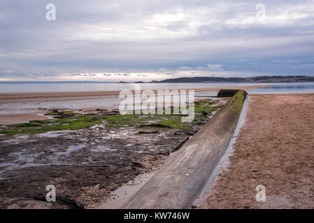 Swansea Bay sous un ciel d'hiver Banque D'Images