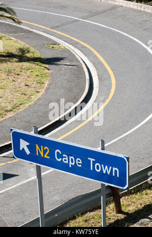 Panneau indiquant la route vers Cape Town Afrique du Sud. Décembre 2017. Banque D'Images
