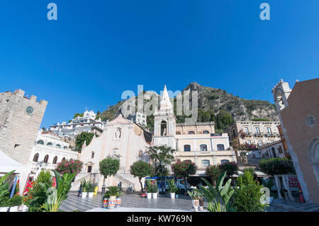 La Piazza IX Aprile, le centre de Taormine, Sicile, Europe Banque D'Images