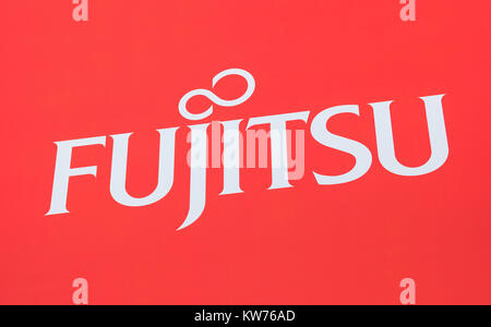 Le logo de la marque « Fujitsu ».Fujitsu est une société japonaise multinationale d'équipements et de services informatiques dont le siège se trouve à Tokyo Banque D'Images