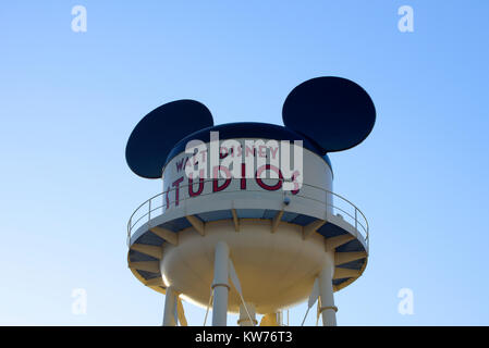 Tour d'Earffel. Walt Disney Studios, Disneyland Paris. Eurodisney. Lettrage du nom. Faux château d'eau Banque D'Images