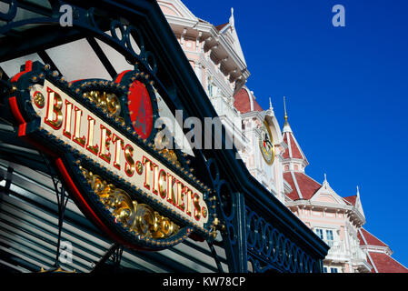 Billets, billettes, panneau à l'entrée pour Disneyland Paris. Eurodisney Banque D'Images