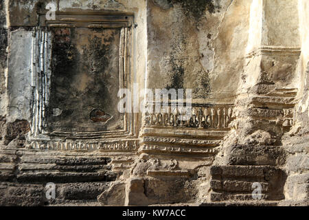 Wal de vieux temple Phra Prang Sam Yot, Lop Buri, Thaïlande Banque D'Images