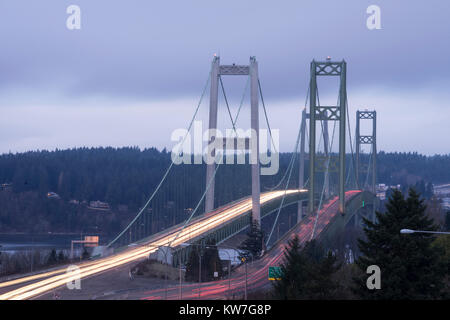 Deux ponts sont nécessaires pour transporter le trafic en Tacoma hors de Gig Harbor sur le Puget Sound Banque D'Images