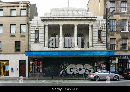 Cinéma Odeon fermé dans la rue greffier a été ouvert par Gaumont comme la nouvelle Victoria en 1930. Il a été conçu par les architectes nous JW & Trent Jordan. Banque D'Images