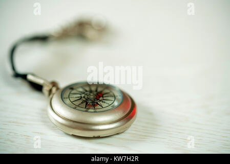 Boussole Vintage sur fond de bois Banque D'Images