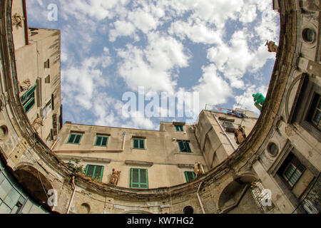 Spinelli palace dans le centre historique de Naples, Italie Banque D'Images