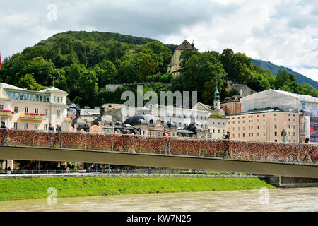 Salzbourg, Autriche - 25 juillet, 2017. L'amour des verrous sur Makartsteg pont sur la Salzach, à Salzbourg, Autriche Banque D'Images