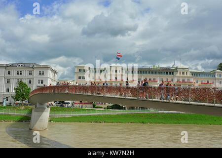 Salzbourg, Autriche - 25 juillet, 2017. L'amour des verrous sur Makartsteg pont sur la Salzach, à Salzbourg, Autriche Banque D'Images