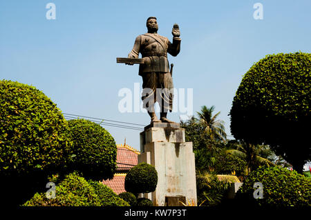 Le roi Sisavang Vong Statue - VIENTIANE - Laos Banque D'Images