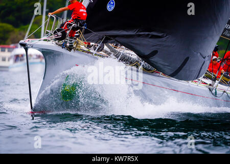 WILD OATS XI skippé par Mark Richards photographié avant le début de la 73ème de la Rolex Sydney Hobart Yacht Race 2017 sur le port de Sydney. à Sydney, NSW, Australie. © Hugh Peterswald/Alamy Banque D'Images