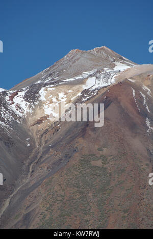 Le pic enneigé du volcan Pico del Teide Banque D'Images