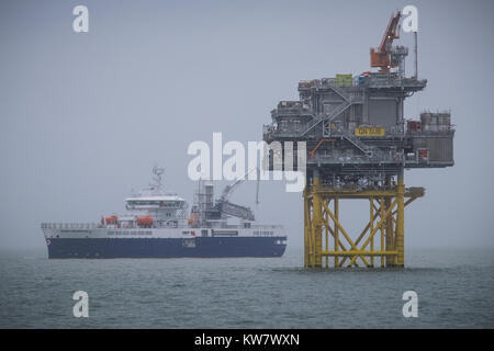 L'hébergement et au travail à pied bateau, Bibby, sur le Wavemaster Landcruiser parcs offshore, UK Banque D'Images