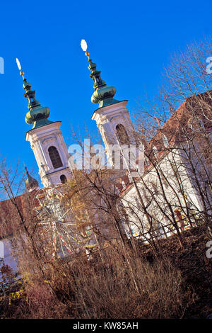 La rivière Mur et à l'église en vue de Graz Steiermark, région d'Autriche Banque D'Images