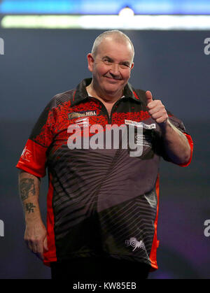 Phil Taylor réagissant au cours de journée quatorze de la William Hill World Darts Championship à Alexandra Palace, Londres. Banque D'Images