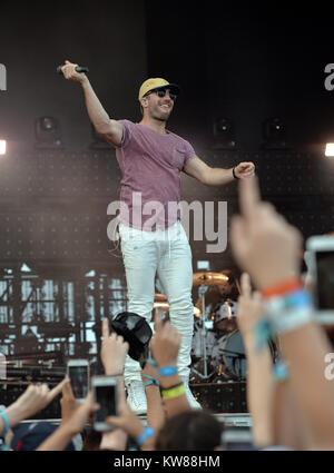 FORT LAUDERDALE, FL - 16 avril : Sam Hunt effectue sur scène lors du Festival de musique de Tortuga le 16 avril 2016 à Fort Lauderdale, en Floride. People : Sam Hunt Banque D'Images