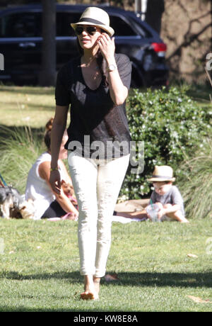 Los Angeles, CA - le 22 avril : l'épouse de Simon Cowell Lauren Silverman et fils Eric Cowell et Adam Silverman profitez d'une journée au parc le 22 avril 2016 à Los Angeles, Californie Personnes : Lauren Silverman, Eric Cowell, Adam Silverman Banque D'Images