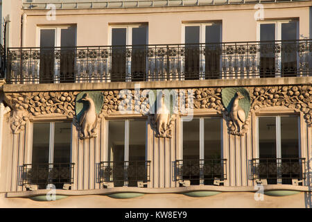 France, Paris (75), fer forgé, d'un balcon de la construction dans le 9ème arrondissement. Banque D'Images