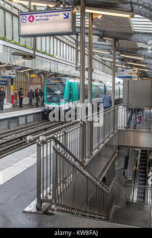 France, Paris, métro, Barbes Rochechouart Banque D'Images