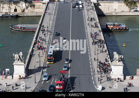 France, Paris (75), chaland passant sous le pont d'Iena, bus à double étage Banque D'Images