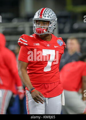 Arlington, TX, États-Unis. Dec 29, 2017. Ohio State Buckeyes quarterback Dwayne Haskins (7) au cours de la Goodyear Cotton Bowl Classic entre les USC Trojans et l'Ohio State Buckeyes à AT&T Stadium à Arlington, TX. John Glaser/CSM/Alamy Live News Banque D'Images