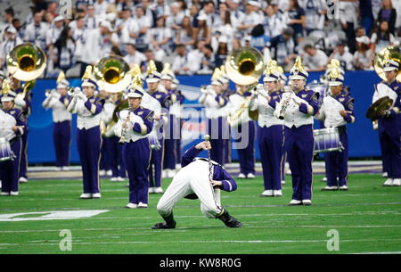 Le 30 décembre 2017 Washington Huskies Marching Band au cours de la Fiesta Bowl Playstation jeu de football entre l'université de Penn State Nittany Lions et les Washington Huskies de l'Université de Phoenix, à Glendale (Arizona). Penn State a battu Washington 35-28. Charles Baus/CSM Banque D'Images