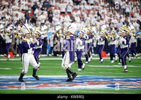 Le 30 décembre 2017 Washington Huskies Marching Band au cours de la Fiesta Bowl Playstation jeu de football entre l'université de Penn State Nittany Lions et les Washington Huskies de l'Université de Phoenix, à Glendale (Arizona). Penn State a battu Washington 35-28. Charles Baus/CSM Banque D'Images