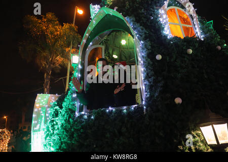 Le Caire, Égypte. 31 Dec, 2017. Les gens assistent à la fête du Nouvel An au Caire, Égypte, le 31 décembre 2017. Credit : Ahmed Gomaa/Xinhua/Alamy Live News Banque D'Images