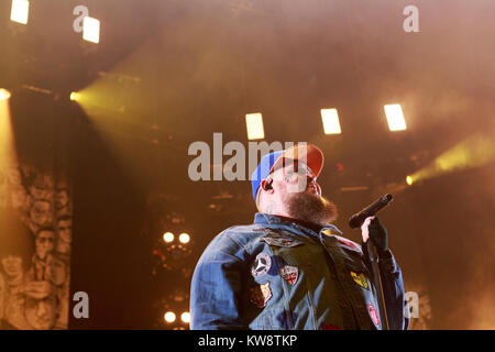 Edinburgh, Royaume-Uni. 31 Dec, 2017. Rag'n'Bone Man sur scène par Princess Gardens dans le cadre d'Édimbourg Hogmanay . Credit : Pako Mera/Alamy Live News Banque D'Images