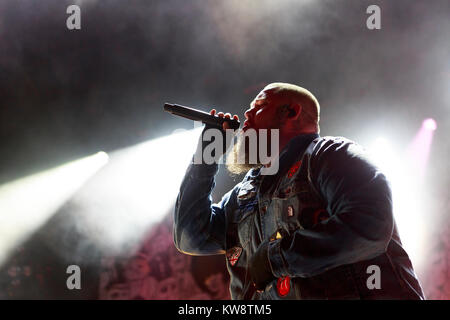 Edinburgh, Royaume-Uni. 31 Dec, 2017. Rag'n'Bone Man sur scène par Princess Gardens dans le cadre d'Édimbourg Hogmanay . Credit : Pako Mera/Alamy Live News Banque D'Images