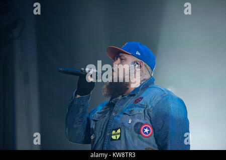 Edinburgh, Royaume-Uni. 31 Dec, 2017. Rag'n'Bone Man sur scène par Princess Gardens dans le cadre d'Édimbourg Hogmanay . Credit : Pako Mera/Alamy Live News Banque D'Images