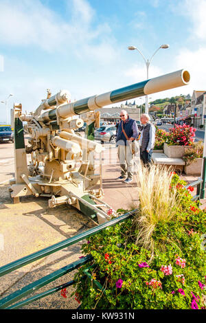 La DEUXIÈME GUERRE MONDIALE allemand célèbre 88mm FLAK et anti-char conservé et affiché dans Arromanches, Normandie Banque D'Images