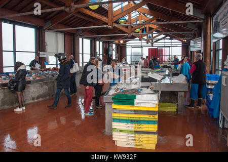 Marché aux poissons, Port-en-Bessin, Normandie Banque D'Images