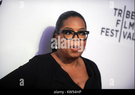 NEW YORK, NY - 20 avril : Oprah Winfrey assiste à Tribeca Tune In : 'Greenleaf' Le dépistage au cours de 2016 Tribeca Film Festival at John Zuccotti Theatre au BMCC Tribeca Performing Arts Centre le 20 avril 2016 à New York City People : Oprah Winfrey Banque D'Images