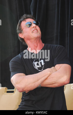 SMG RLV Sylvester Stallone  070208 06 LAS VEGAS - Juillet 02 : l'Acteur Sylvester Stallone assiste à Planet Hollywood Towers by Westgate l'appoint au Planet Hollywood Resort & Casino le 2 juillet 2008 à Las Vegas, Nevada (Photo par les tempêtes Media Group) Personnes : Sylvester Stallone doit appeler si intéressé Michael tempêtes tempêtes Media Group Inc. 305-632-3400 Cellulaire 305-513-5783 - Télécopieur - MikeStorm@aol.com Banque D'Images