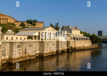 Le Fairmount Travaux hydrauliques sur la rivière Schuylkill avec le Philadelphia Museum of Art derrière, Philadelphie, Pennsylvanie, États-Unis. Banque D'Images