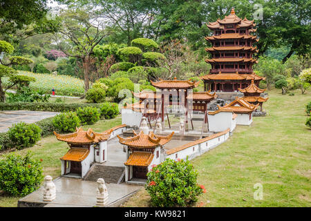 Monument Chinois version miniature Yellow Crane Tower Banque D'Images