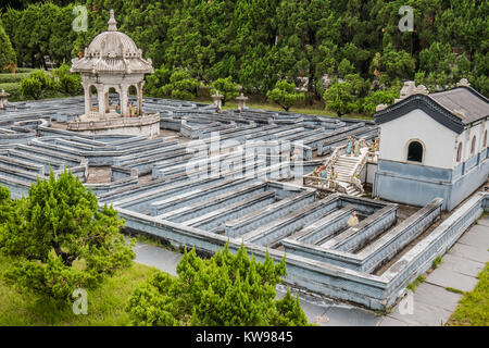 Monument Chinois version miniature le labyrinthe Banque D'Images