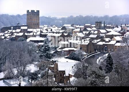 Richmond,Yorkshire,vu du dessus dans la neige Banque D'Images