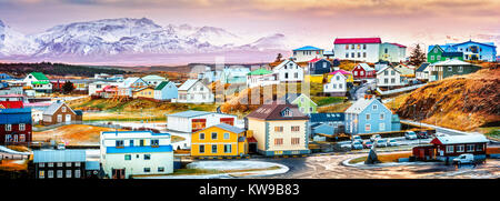 Fosshótel islandais colorés des maisons. Stykkisholmur est une ville située dans la partie ouest de l'Islande Banque D'Images