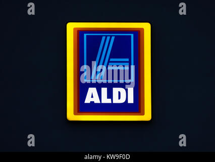 Aldi Store Se connecter le logo de la société neon light Banque D'Images